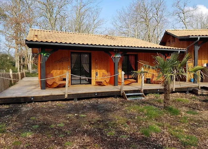 Au Bois Flotte 住宿加早餐酒店